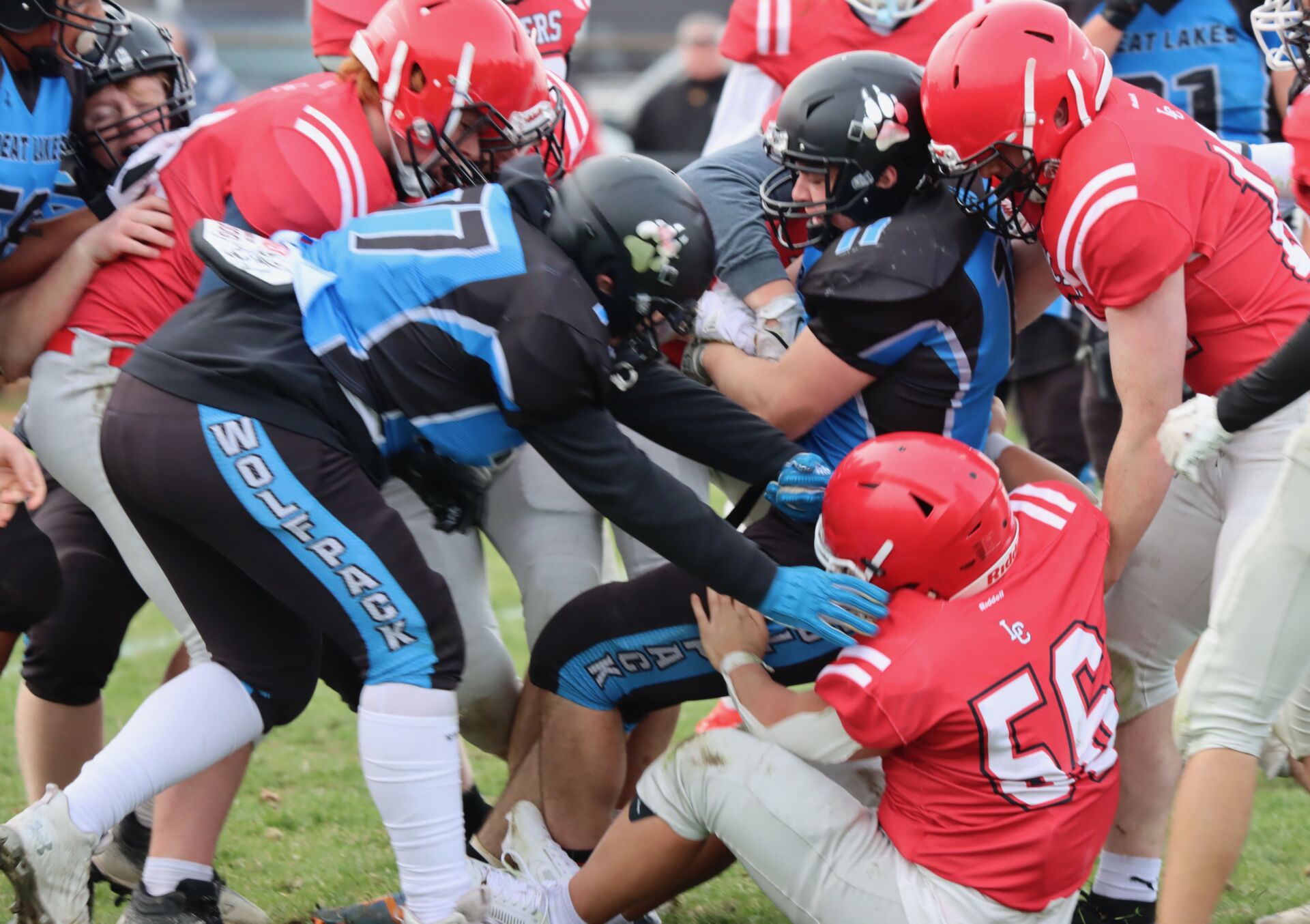 Great Lakes outlasts Lancers in Sr. football final | The Independent
